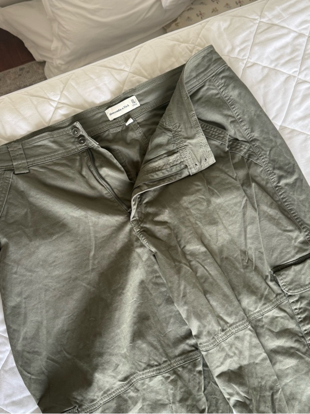 Abercrombie & Fitch Women’s Cargo Pants